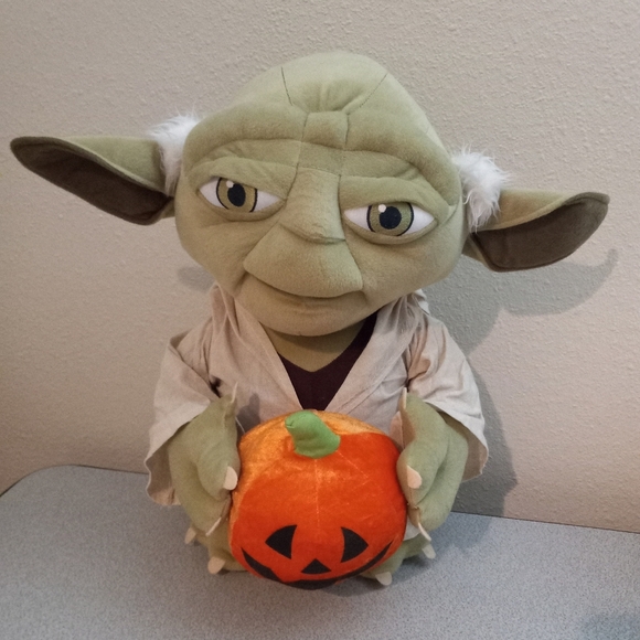Star Wars Yoda With Pumpkin  Halloween Decoration/Plush 19"Tall,18" Ear to Ear. - Picture 10 of 13